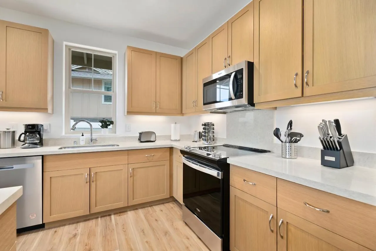 @ Marbella Lane - Serene & Lovely Mt + Ocean Views Waianae 0*,  United States