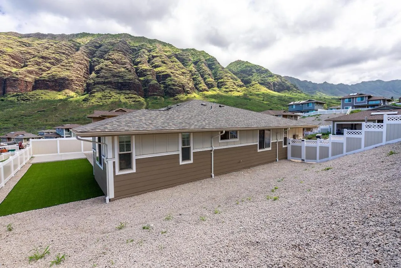 Holiday home @ Marbella Lane - Serene & Lovely Mt + Ocean Views Waianae